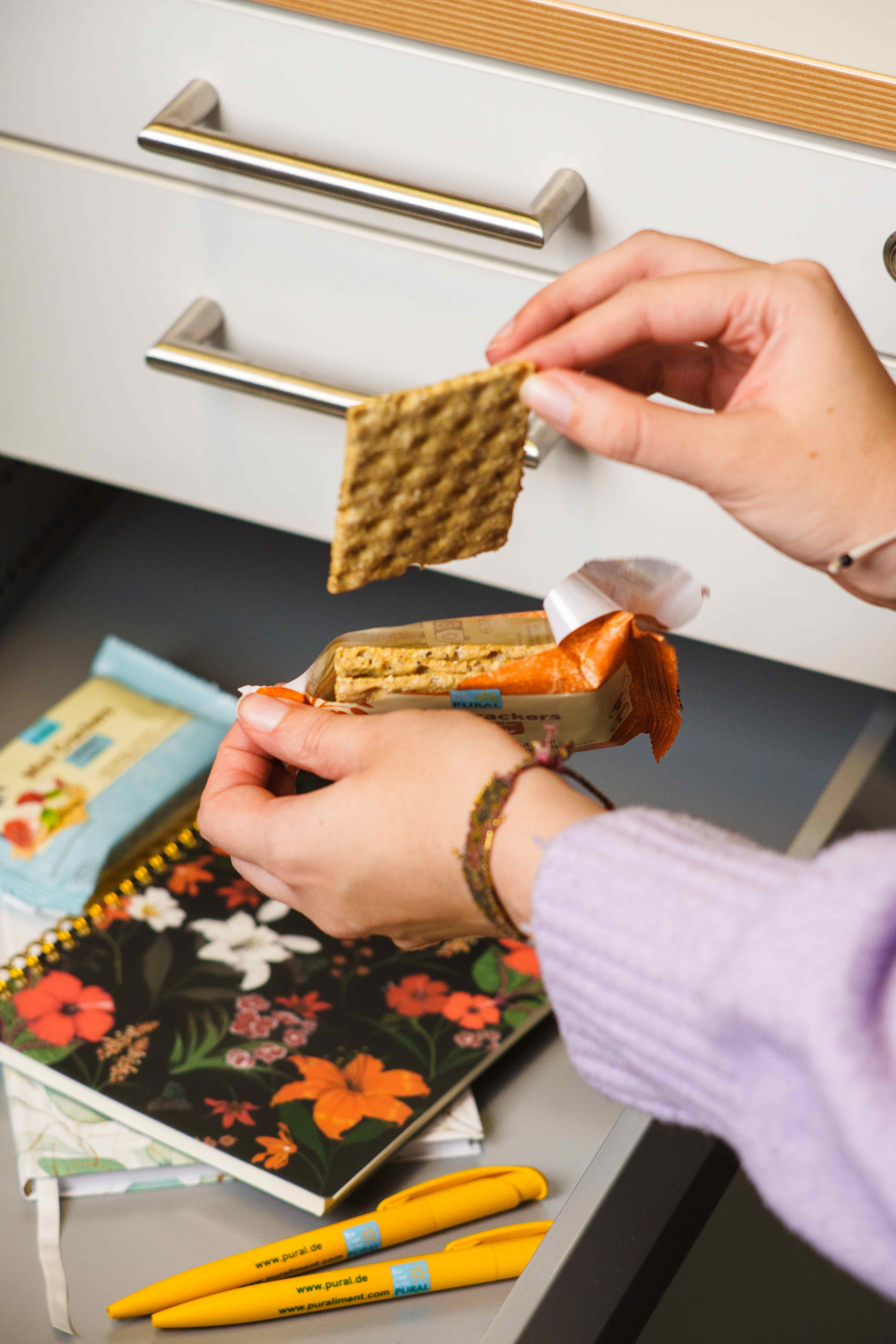 Découvrez nos nouveaux Mini Crackers – le snack parfait à emporter!